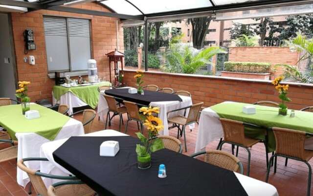 Aparta Hotel La Provincia