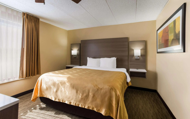 Quality Suites Milwaukee Airport