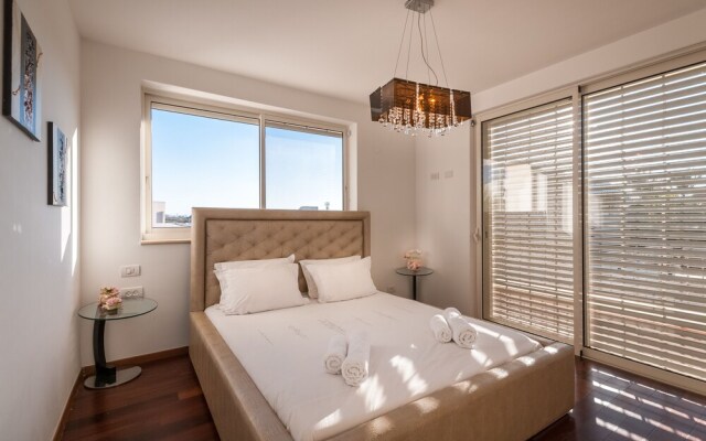 Luxurious Villa with great location