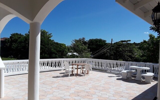 Dela de-Rose Guest House negril Jamaica