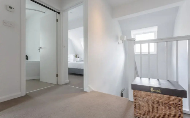Bright & Airy 1 Bedroom Apartment in Central London