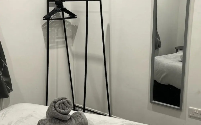 Sleek, Sleeps 6 Sunset Views, Family Friendly