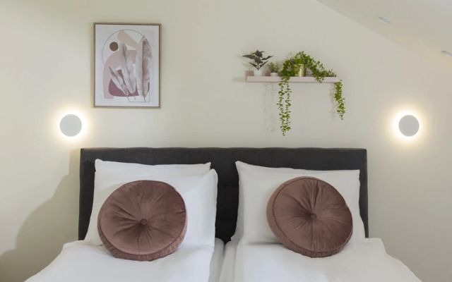 The Pearl of Nachlaot Apartments