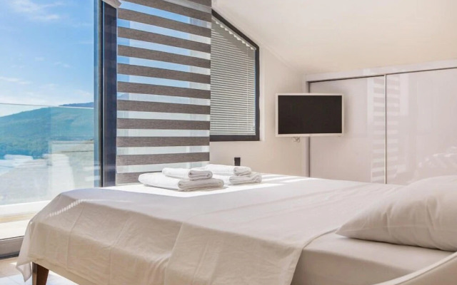 Villa Marvellous by Akdenizvillam