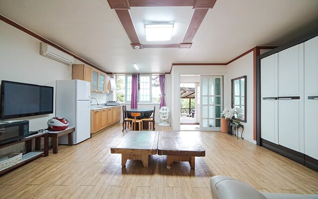 Yeosu Blue Sky Galaxy Pension