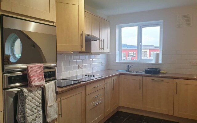 Beautiful 3-bed Apartment in Swansea