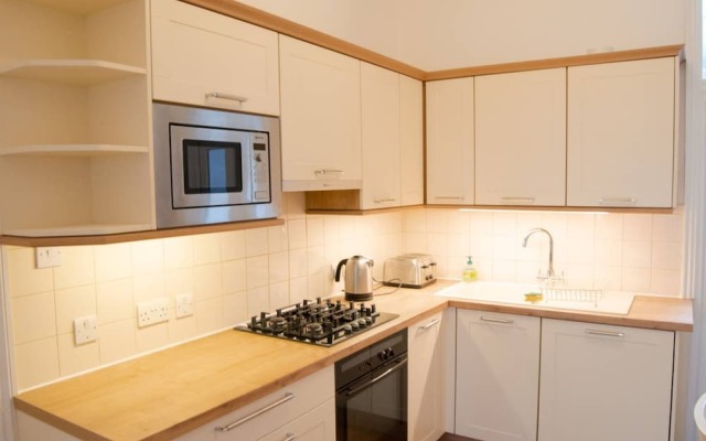 2 Bedroom Apartment Close to Clapham Junction Station