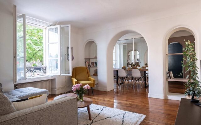 Classical-parisian Apartment on Canal Saint Martin