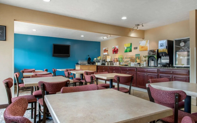 Super 8 Reynolds /East Columbus Area