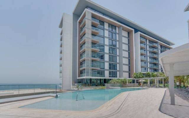 Sea, Pool & Dubai Eye Views Free Early Check-in