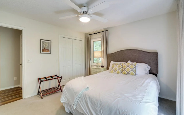 The Bella Vista Lakeside Treehouse: Dock & Kayaks!