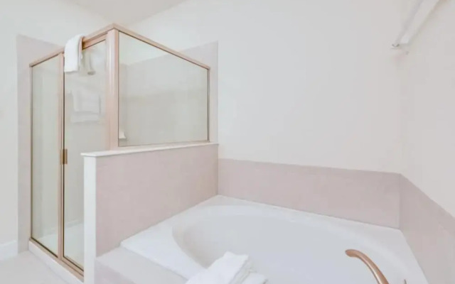 Family Friendly 9 Bedroom 8.5 Bathroom