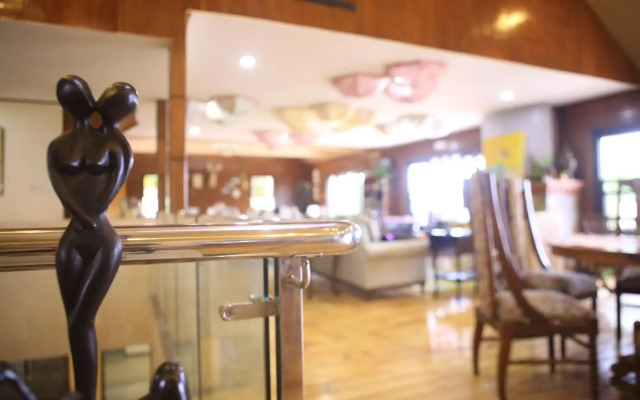 The Lakeview Suites