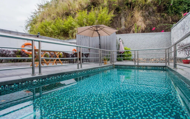 Deluxe Villa in Mingyue Mountain and Stream