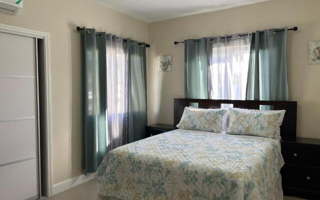 Seamist villa @Oceanpointe Lucea comfy 2BR w/pool gym & parking