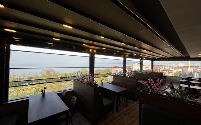 Avni Bey Otel