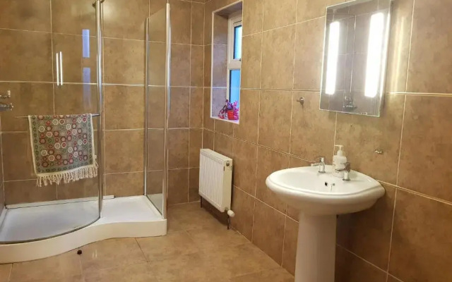 Ethan House Holiday Suites