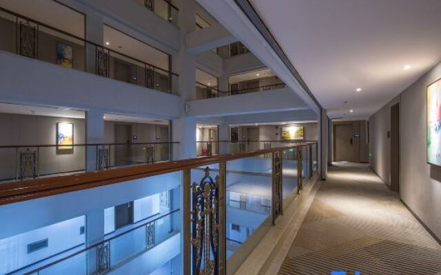 Wassim R Hotel