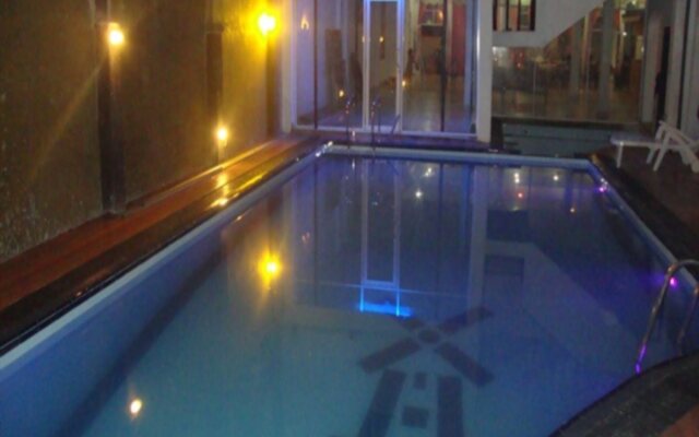 Windmill Hotel