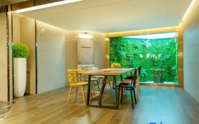 SuShi Qingshe Hotel (Hanzhong Road subway station)
