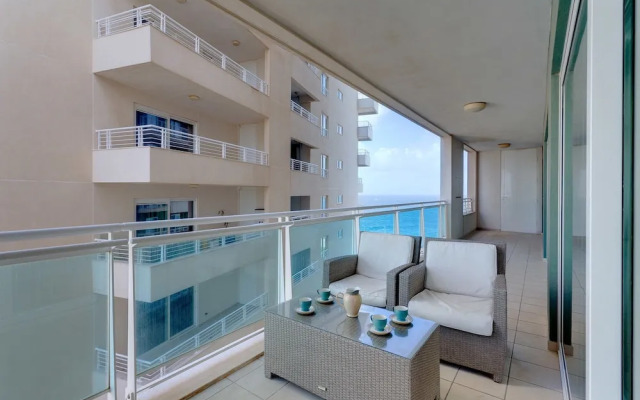 Seaview Apartment In Fort Cambridge, Sliema