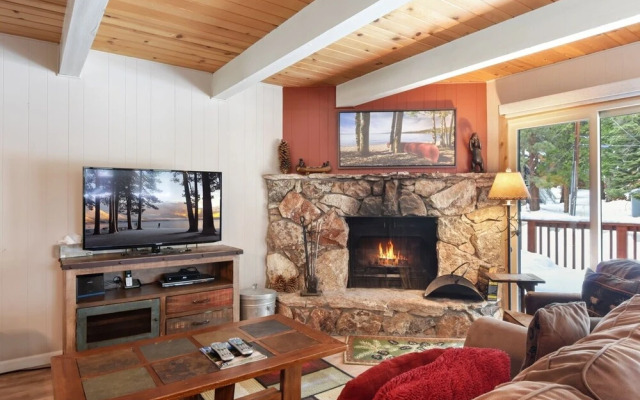 Roycraft Dog Friendly Cabin by RedAwning