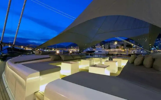 Mega Yacht Infinity
