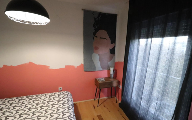 Room Emma,between bus and train station,Netflix,speed Wi-Fi