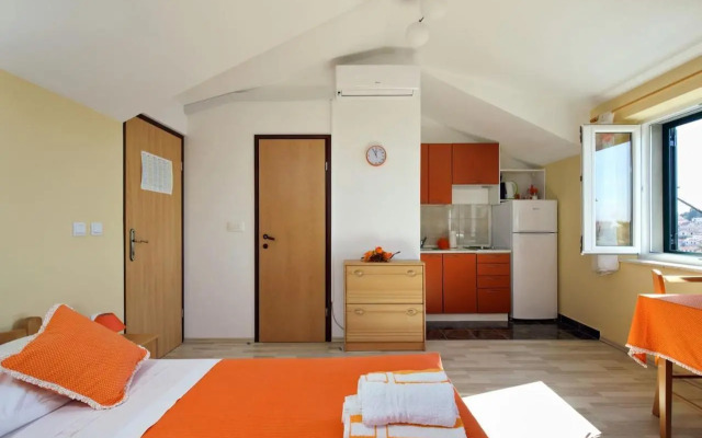Orange studio Eni