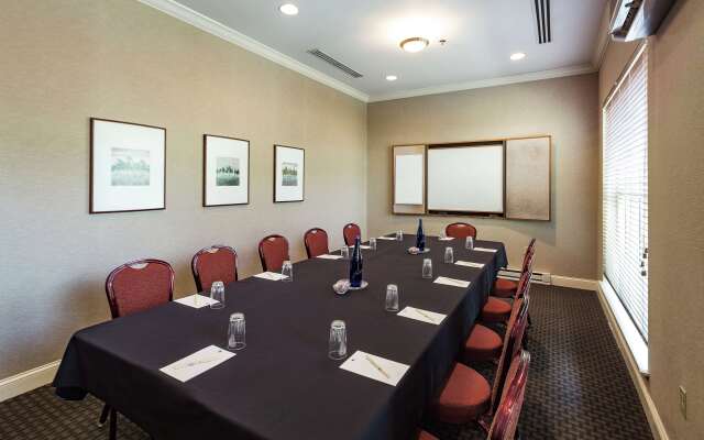 DoubleTree Suites by Hilton Hotel Mt. Laurel