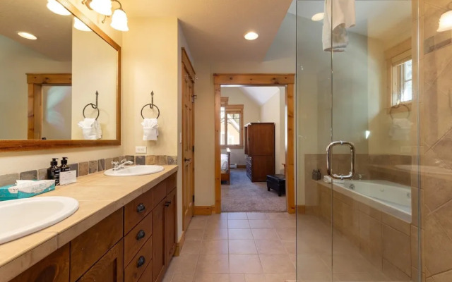 6533 Settlers Creek 3 Bedroom Townhouse by RedAwning