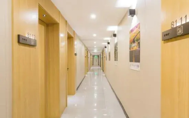 Super 8 Collection Hotel (Beijing Zhongguancun Dazhongsi Subway Station)