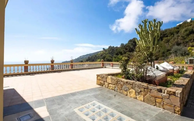 Villa Paradise-sleeps 20-pool-sea Views-pets