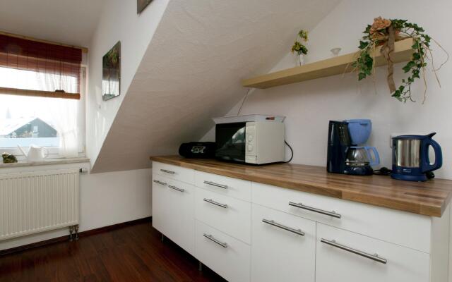 Sunny Terrace Apartment