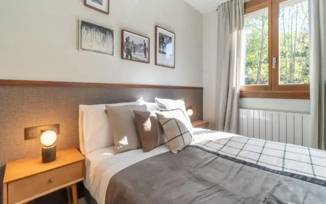 Stone Home in Benasque Near Scenic Lake