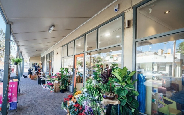 Urban Beach Shack-Metres from the Beach & Cafes