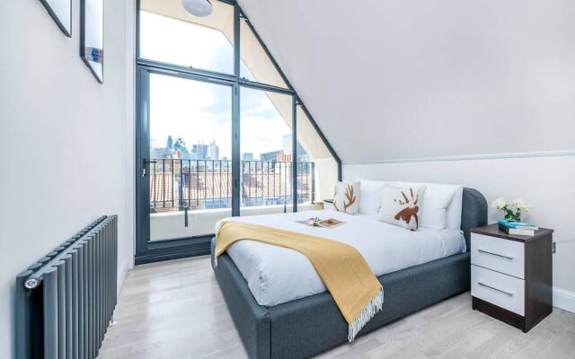 Stylish 2BR Whitechapel Flat with City Views