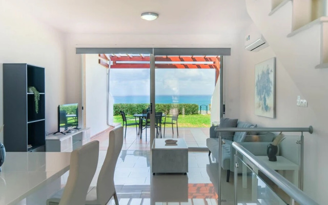 Phaedrus Living Beachfront Villa Morona