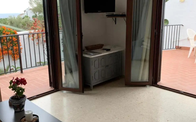 Casa con terraza y hermoso jardín comunal