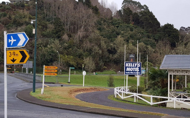 Kelly's Riverside Motel