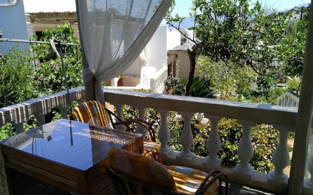 Relaxing Studio With Veranda 'n Garden