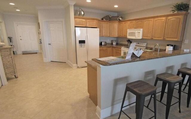 806 Harborview Grande