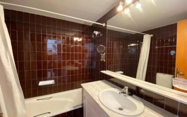 ES CASTELL 2.4 by Riera Rossello