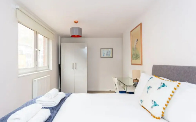 Spacious Central 3 Bedroom Apartment in Old Street