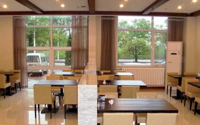 Qingdao Yuangu Town Business Hotel