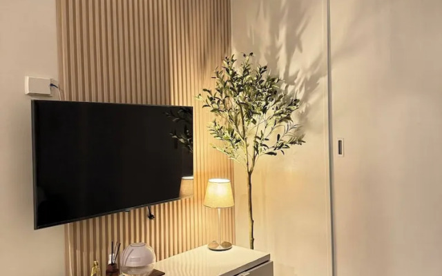 Entire Room in Makati Center With Fast Wifi