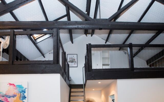 Gorgeous Five Bed Apartment in the City