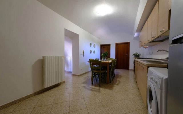 Tenuta con due Abitazioni Indipendenti e Piscina