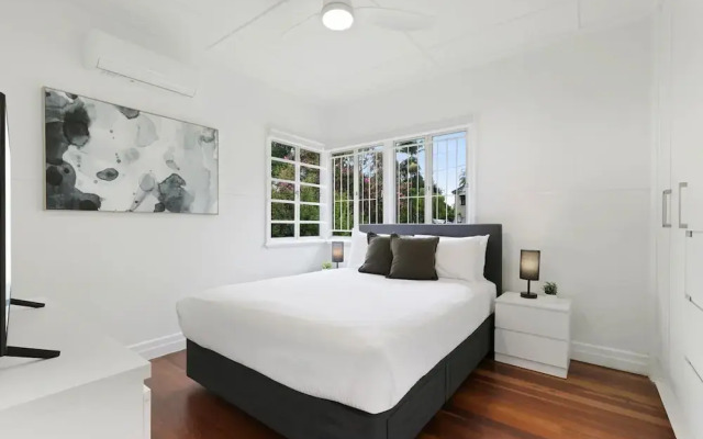 Spacious 3-bed Home in Morningside With Backyard