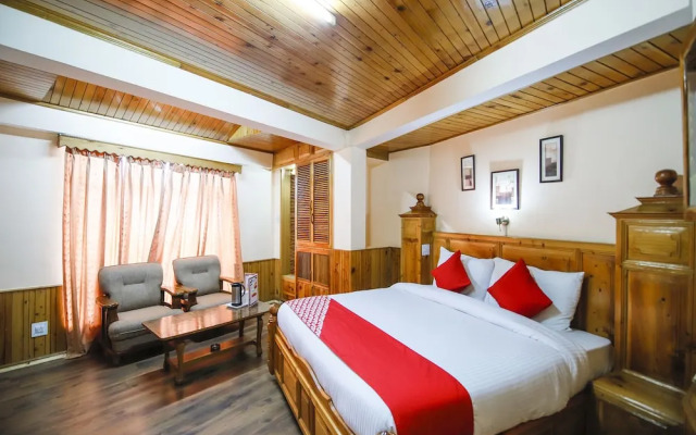 Oyo 18809 Mahamaya Palace